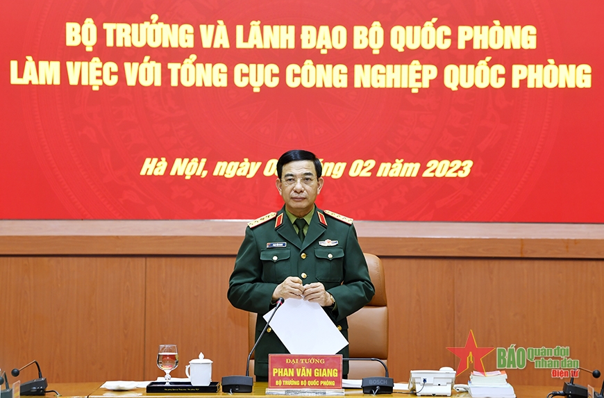 Chủ động, sáng tạo sản xuất, chế tạo trang bị kỹ thuật mới, hiện đại