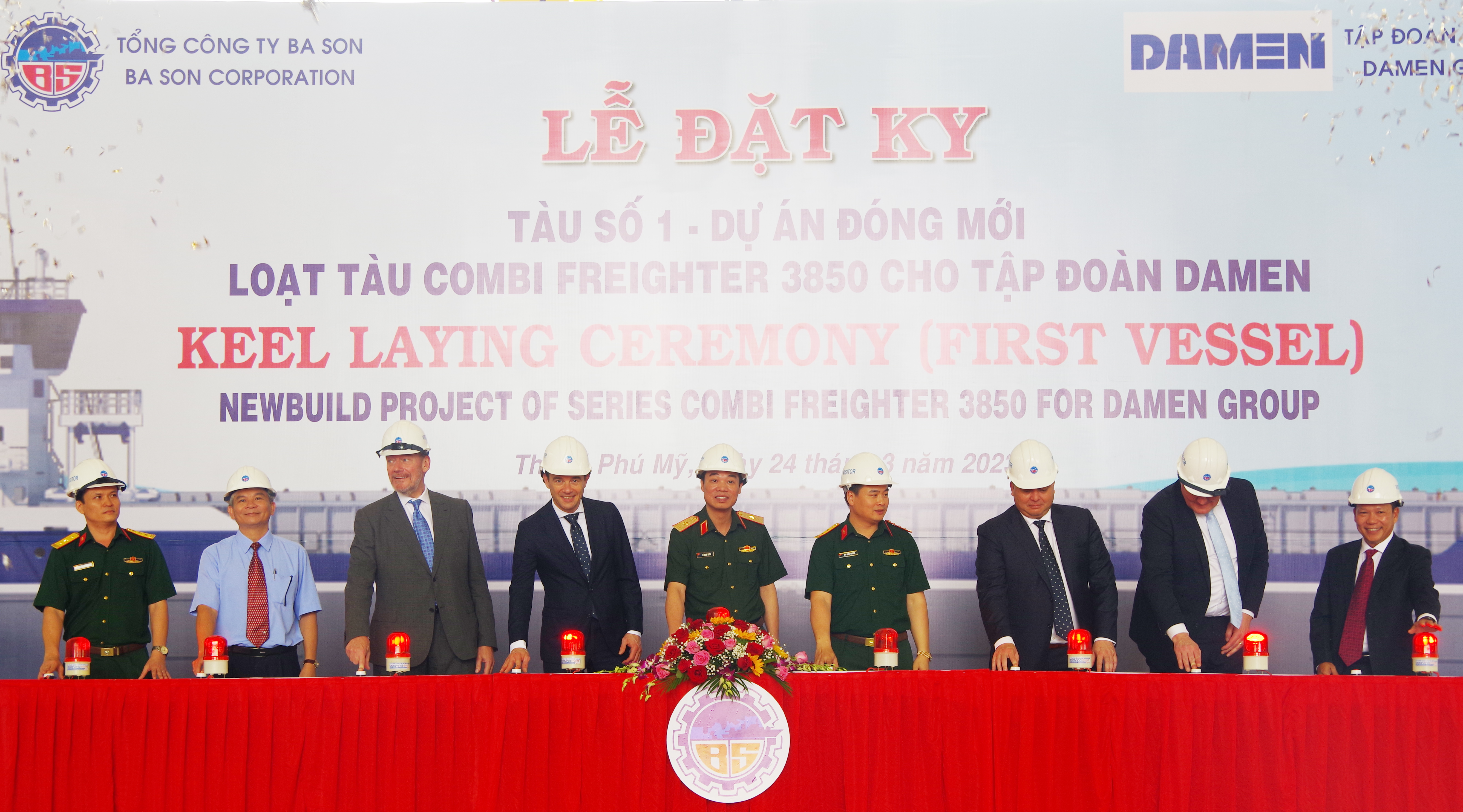 Đặt ky đóng mới tàu Combi freighter 3850