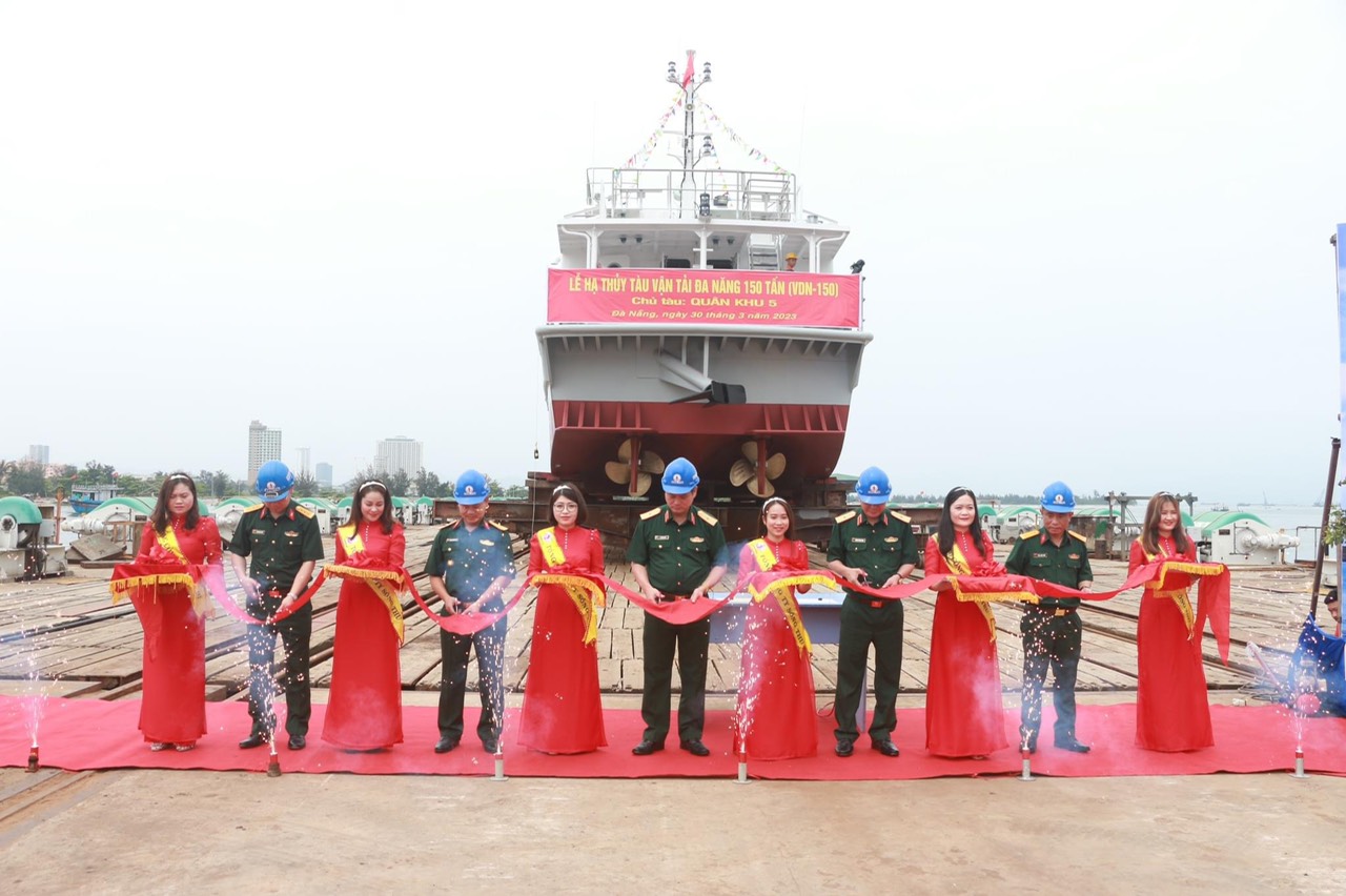 Tổng công ty Sông Thu hạ thủy tàu vận tải đa năng