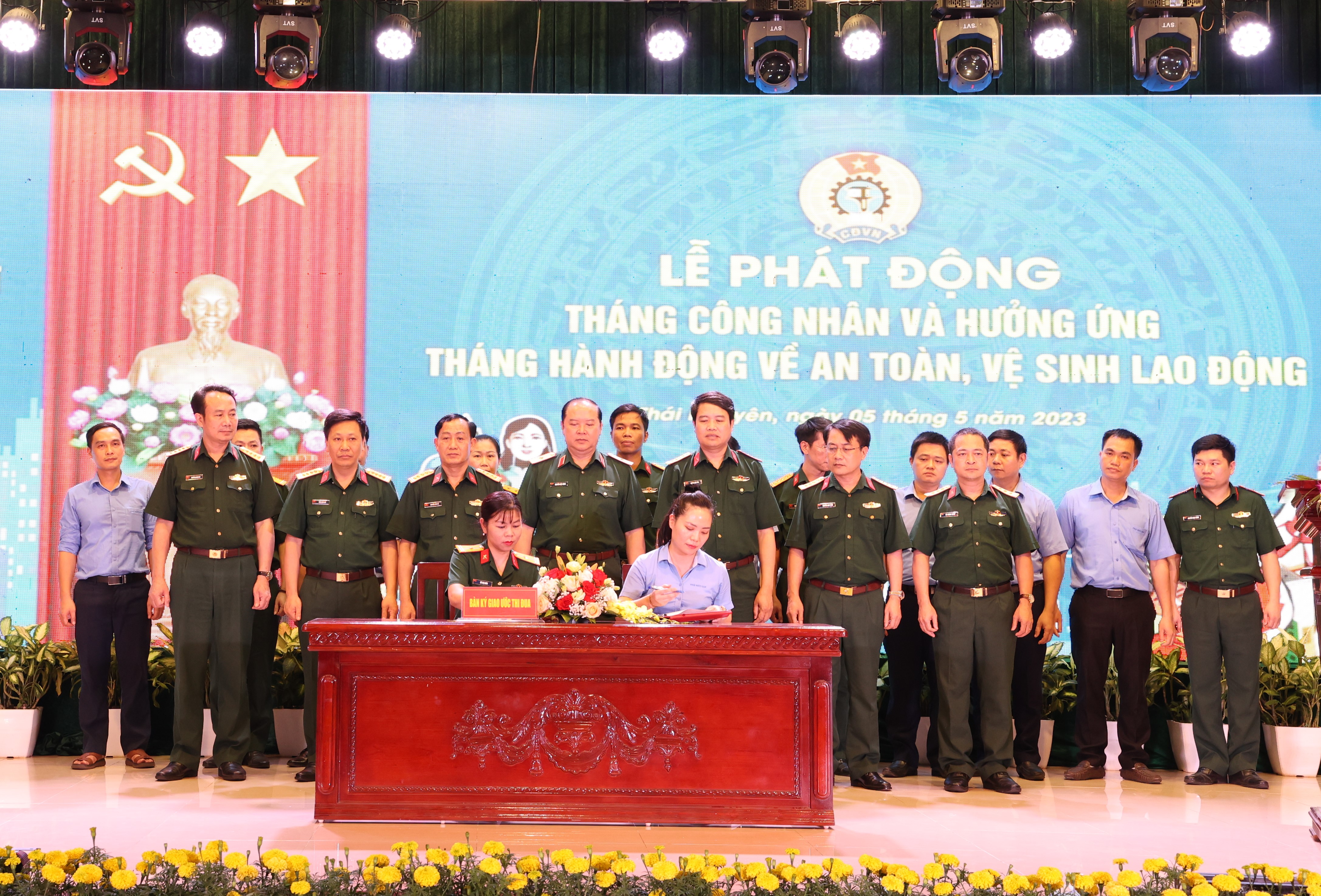Công đoàn cơ sở Nhà máy Z115 phát động “Tháng công nhân”