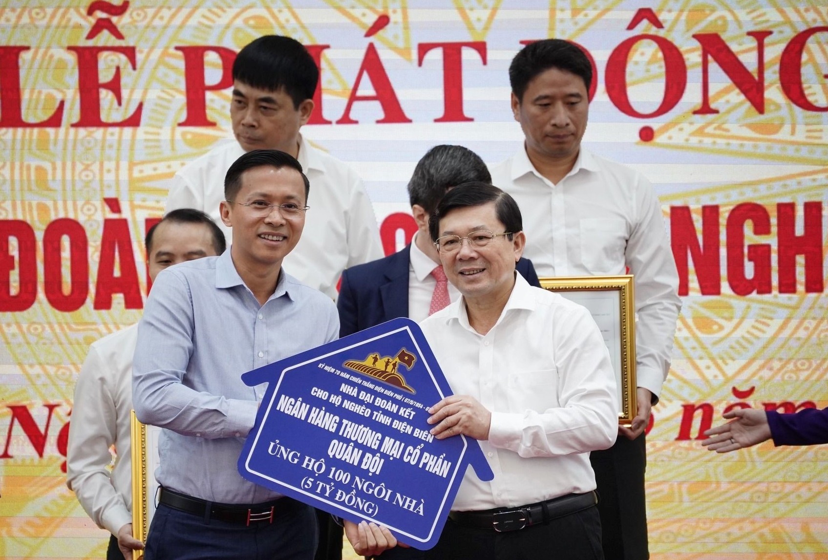 MB ủng hộ 5 tỷ đồng xây nhà tặng hộ nghèo