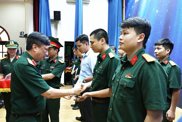 Mít tinh kỷ niệm Ngày Khoa học và Công nghệ Việt Nam