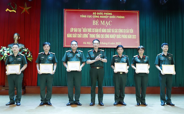 88 học viên được cấp chứng chỉ đào tạo về năng suất và công cụ cải tiến năng suất chất lượng