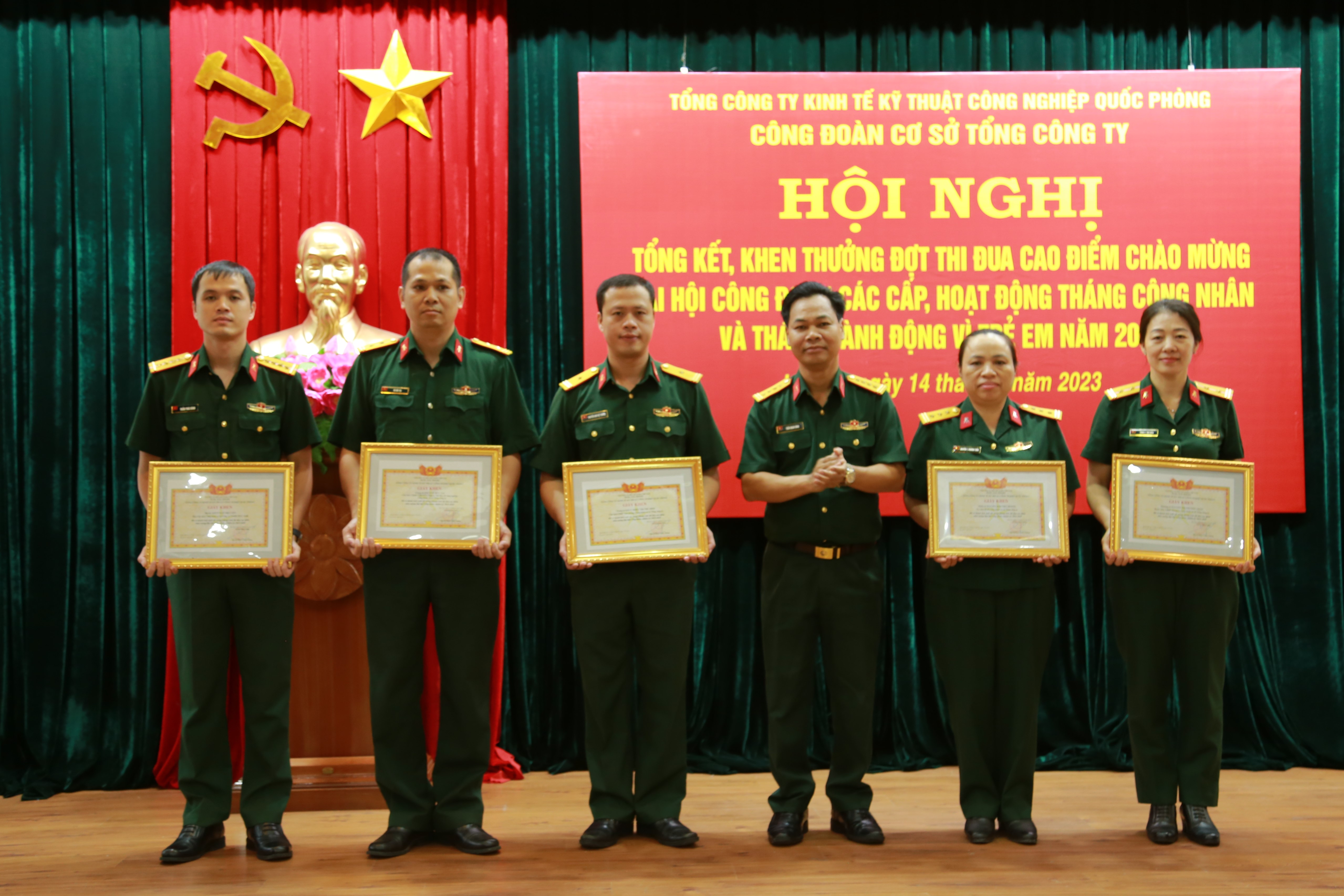 GAET khen thưởng và trao quà tặng người lao động