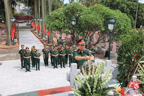 Tổng cục Công nghiệp quốc phòng tiến hành “Đền ơn đáp nghĩa” tại huyện Gia Lâm, Hà Nội