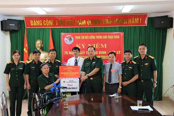 Tổng cục Công nghiệp quốc phòng thăm hỏi, tặng quà thương binh nhân dịp 27/7