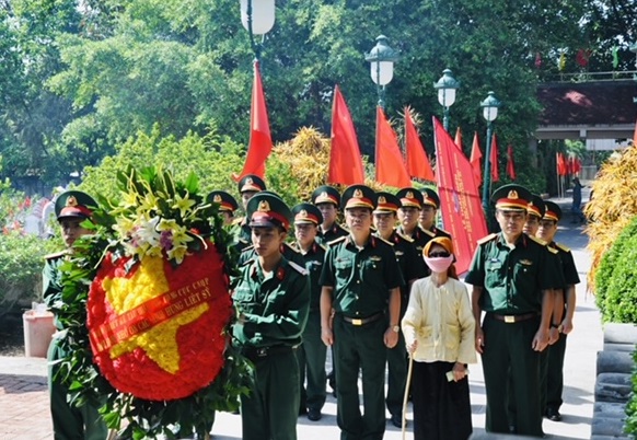 Viện Thiết kế tàu quân sự tổ chức nhiều hoạt động “Đền ơn đáp nghĩa”