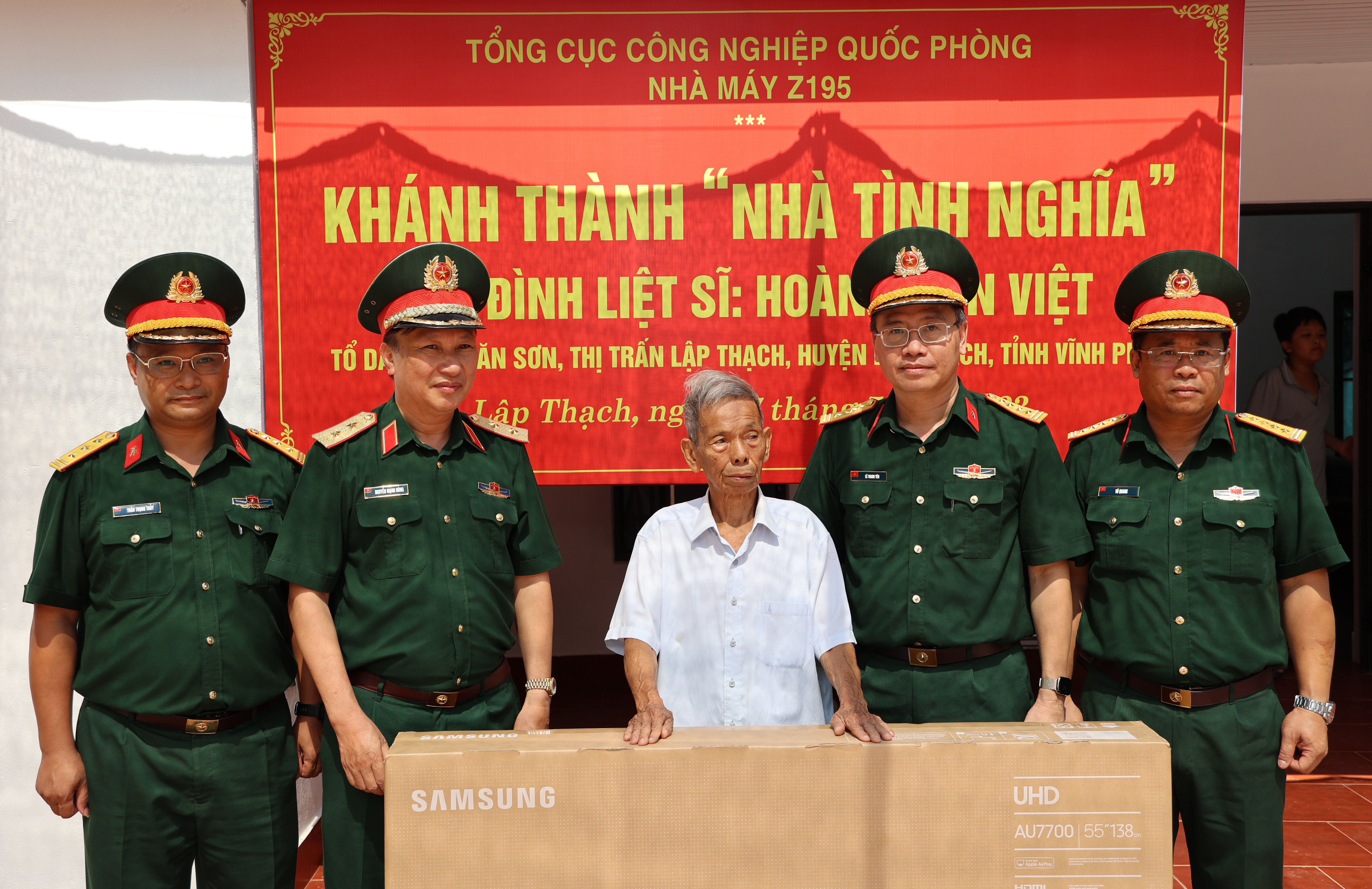 Nhà máy Z195 khánh thành, bàn giao nhà tình nghĩa