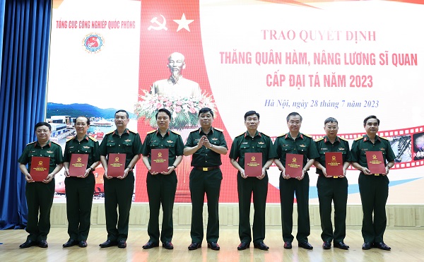 90 cán bộ được thăng quân hàm, nâng lương sĩ quan cấp Đại tá, Thượng tá năm 2023