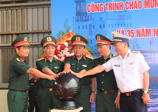 Công ty Đóng tàu Hồng Hà đặt ky tàu vận tải xăng dầu 3.000 tấn