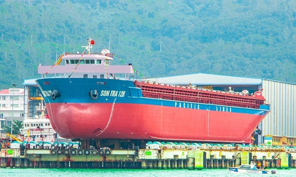 Tổng công ty Sông Thu bàn giao tàu chở container