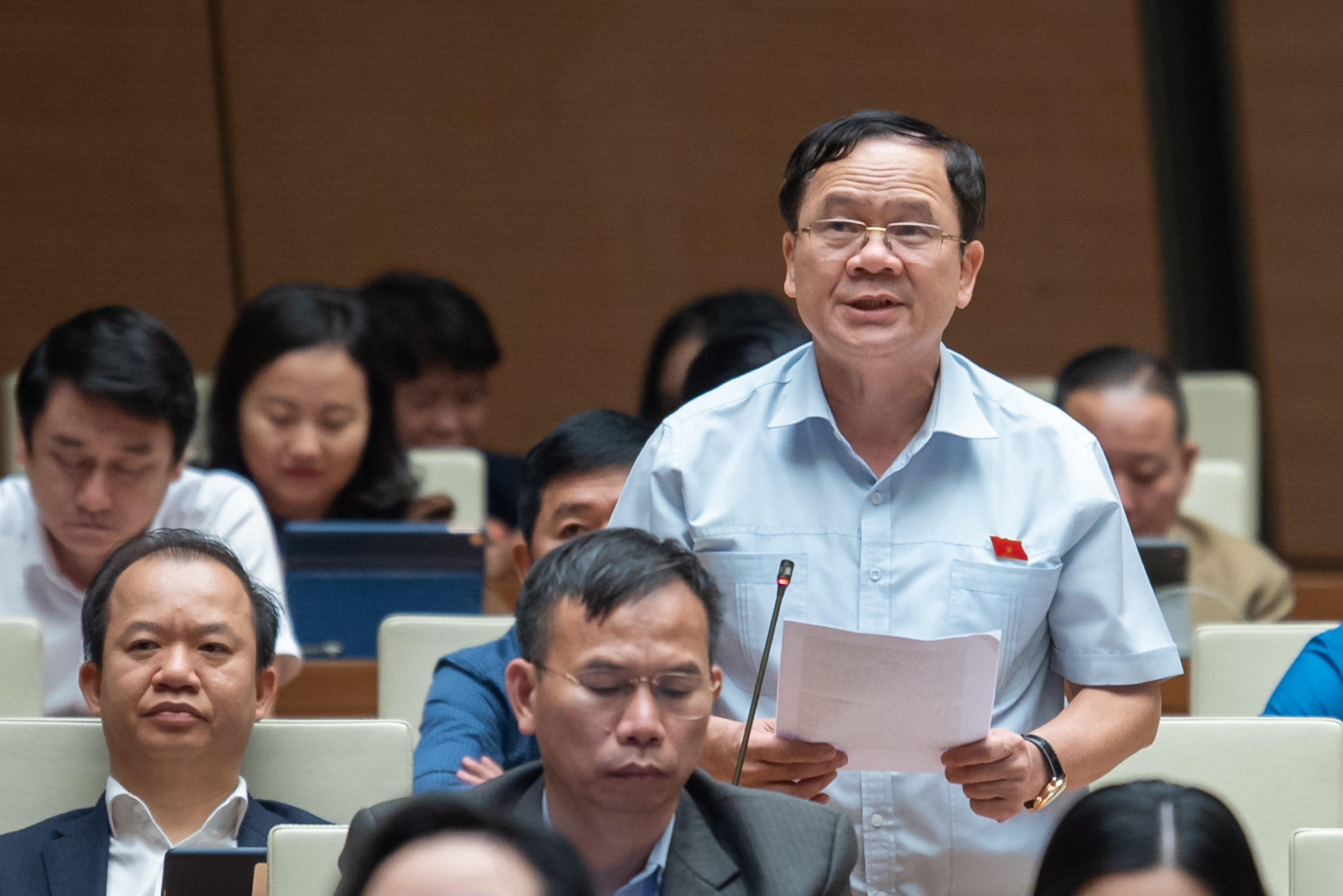 Quốc hội thảo luận tại hội trường về dự án Luật Công nghiệp quốc phòng, an ninh và động viên công nghiệp
