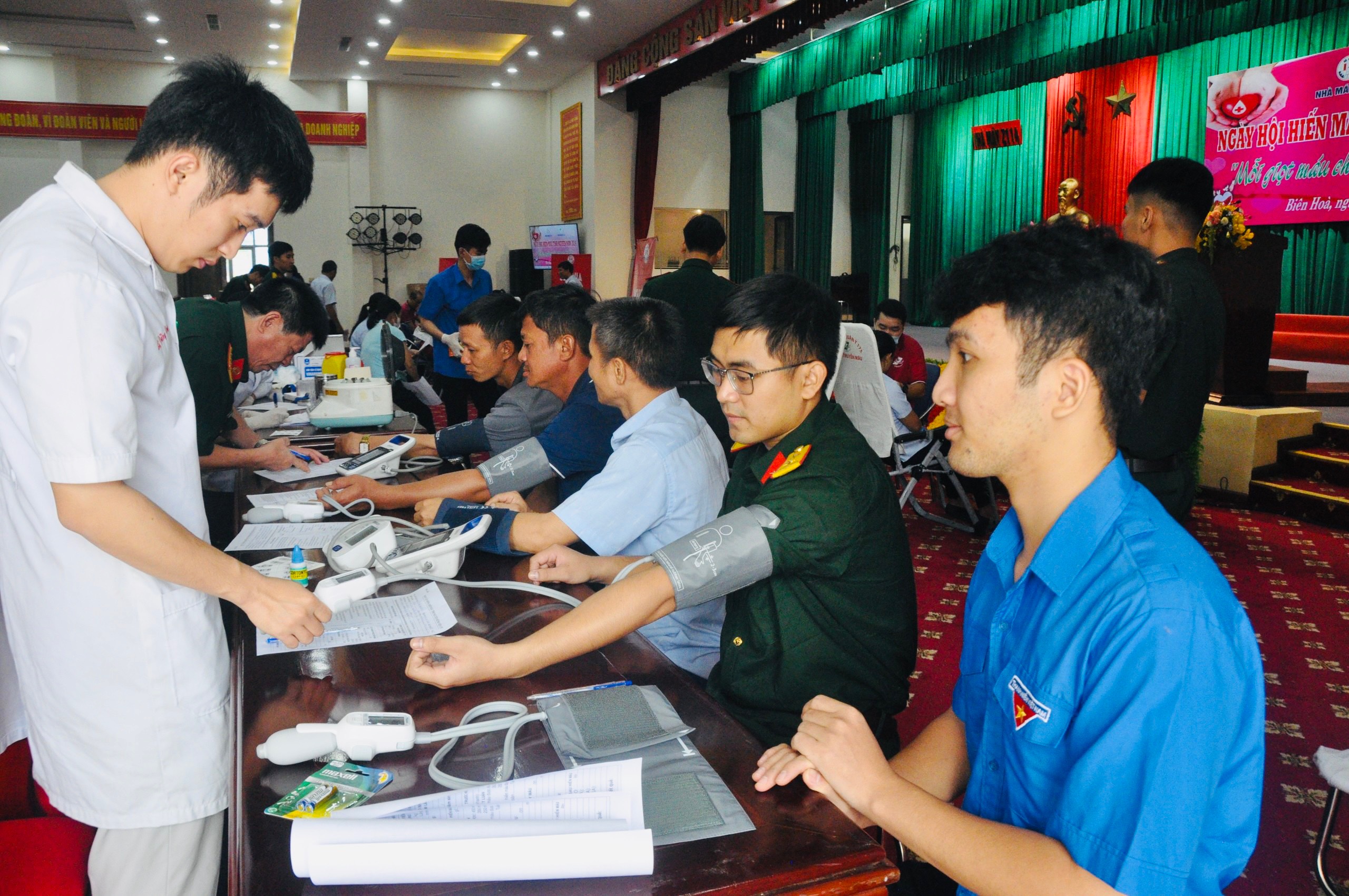 Nhà máy Z114 tổ chức hiến máu tình nguyện