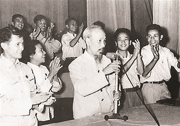 Những câu thơ xuân mang tầm tư tưởng lớn