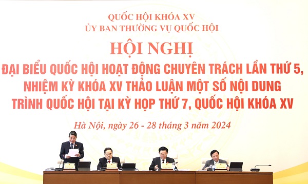 Đại biểu Quốc hội hoạt động chuyên trách thảo luận dự án Luật Công nghiệp quốc phòng, an ninh và động viên công nghiệp