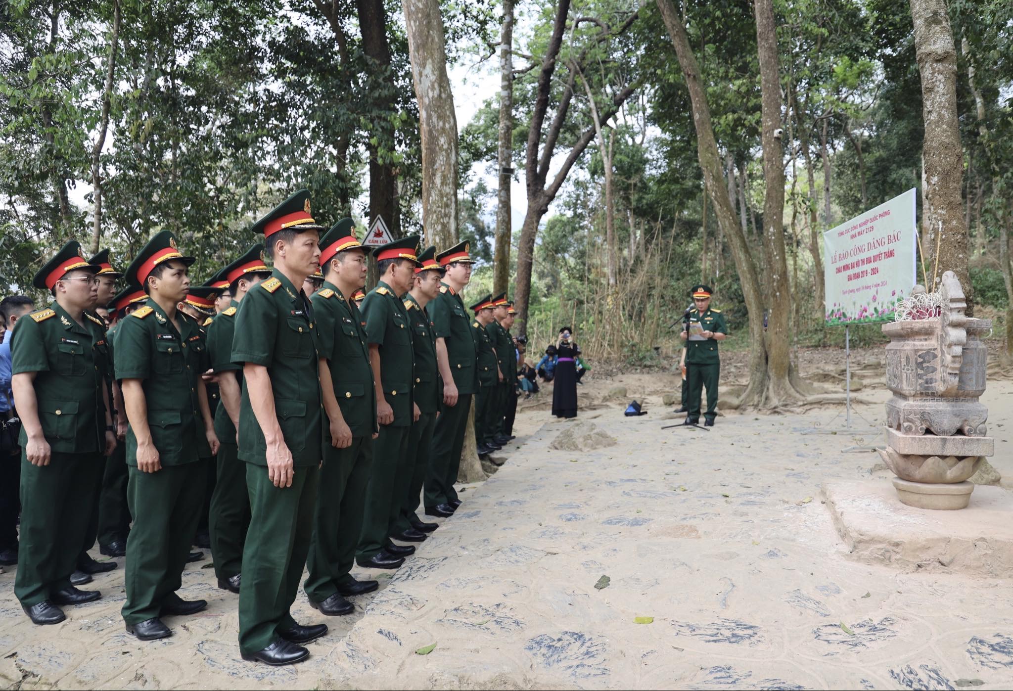 Dâng hương, báo công tại Khu di tích Quốc gia đặc biệt Tân Trào