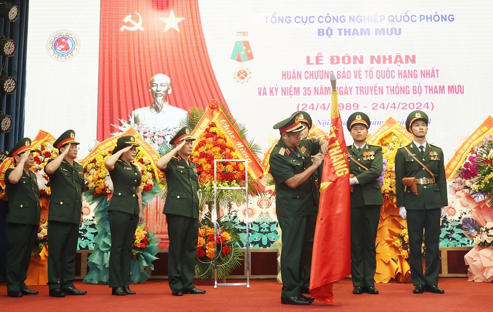 Ba cơ quan Tổng cục Công nghiệp quốc phòng đón nhận Huân chương Bảo vệ Tổ quốc