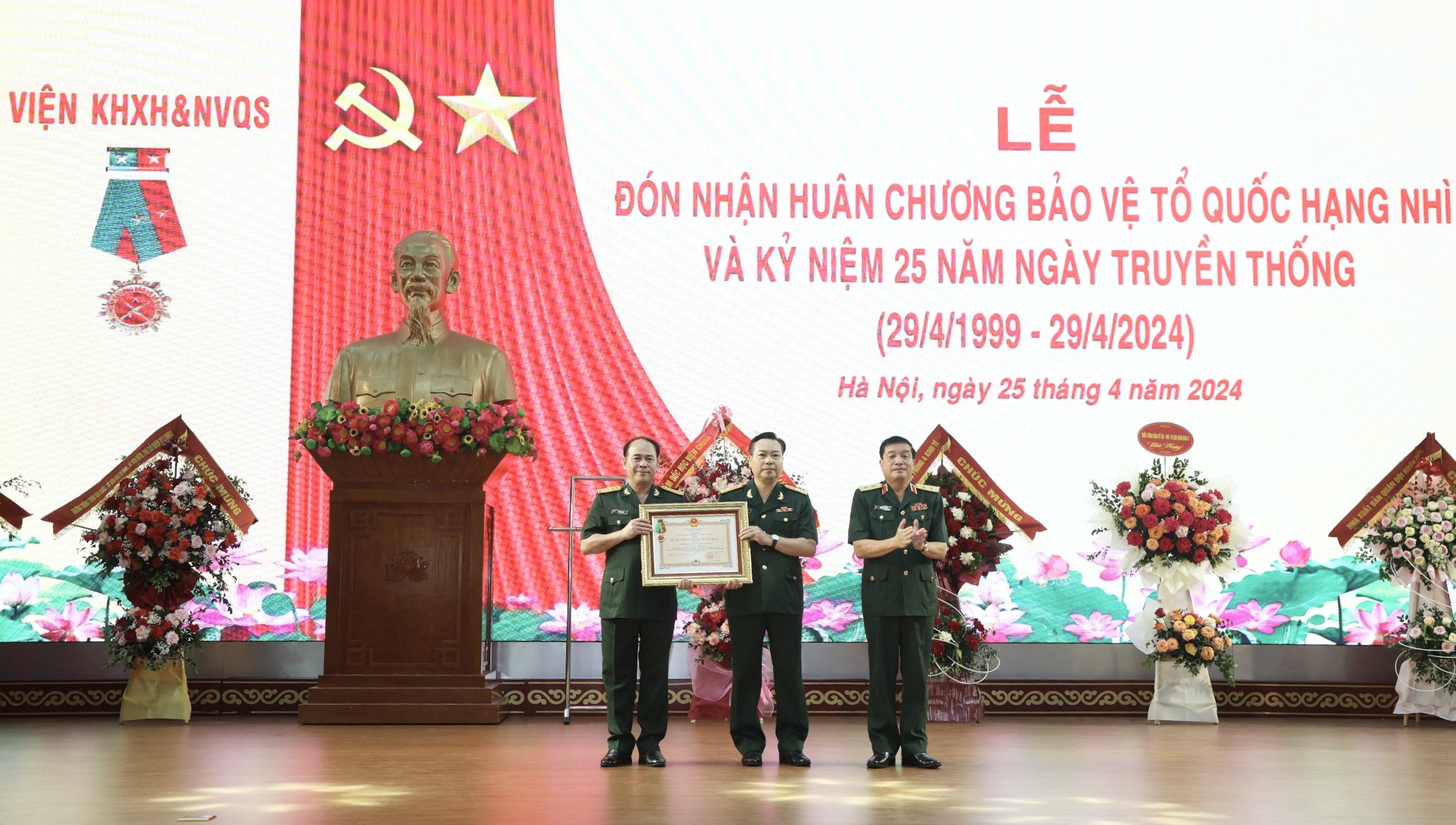 Viện Khoa học xã hội và nhân văn quân sự đón nhận Huân chương Bảo vệ Tổ quốc hạng Nhì