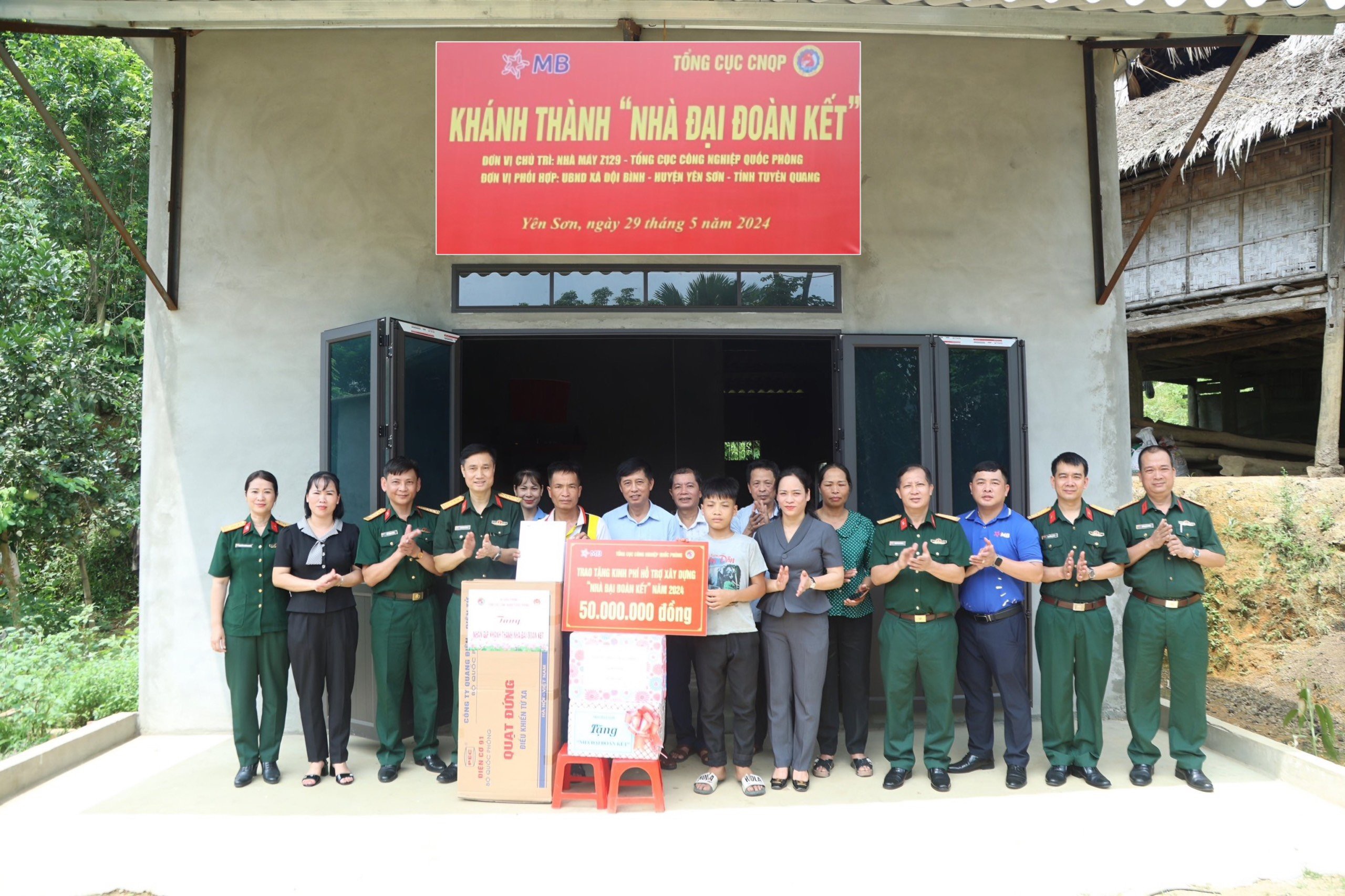 Nhà máy Z129 bàn giao Nhà Đại đoàn kết