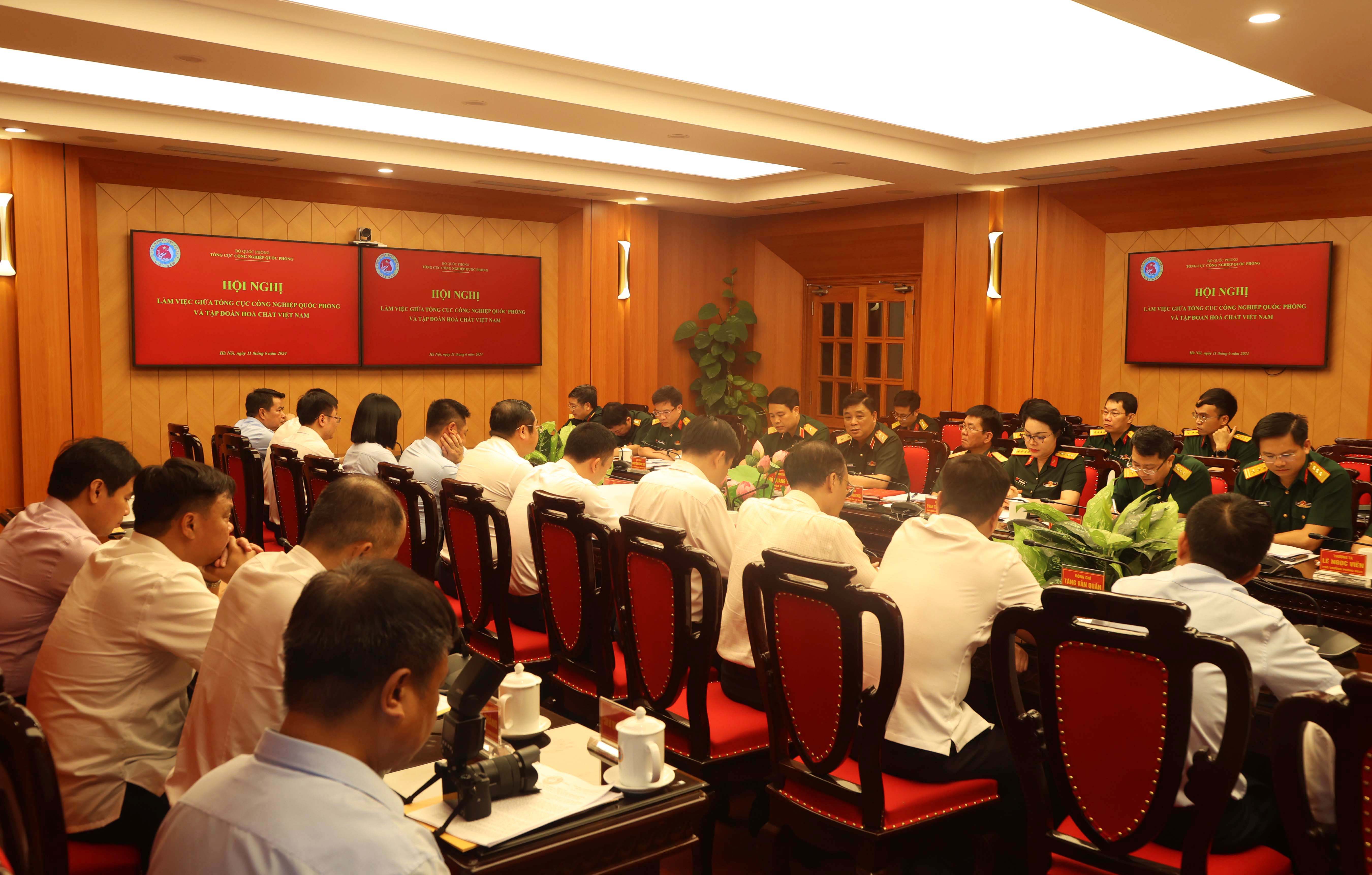 Tổng cục Công nghiệp quốc phòng làm việc với Tập đoàn Hóa chất Việt Nam