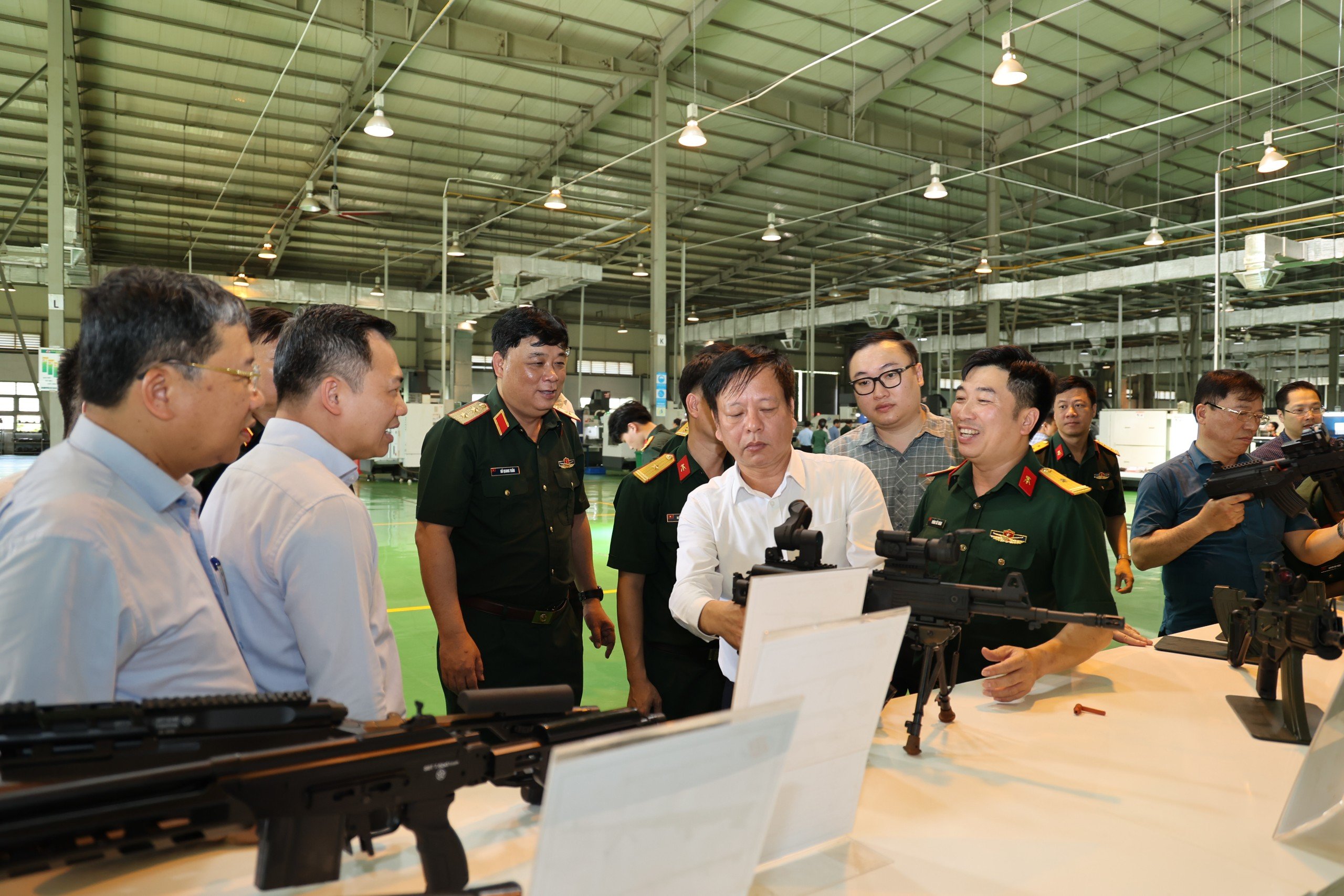Đoàn công tác của Quốc hội thăm Nhà máy Z111