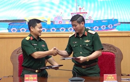 Tổng công ty Sông Thu đóng mới tàu cho Quân khu 5