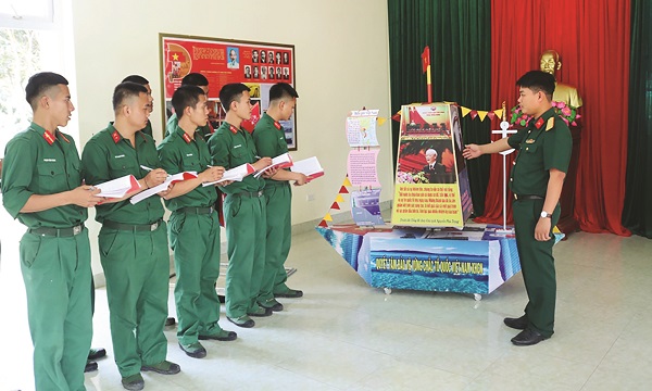 Vận dụng tư tưởng V.I.Lênin về nhân tố chính trị - tinh thần trong xây dựng Quân đội