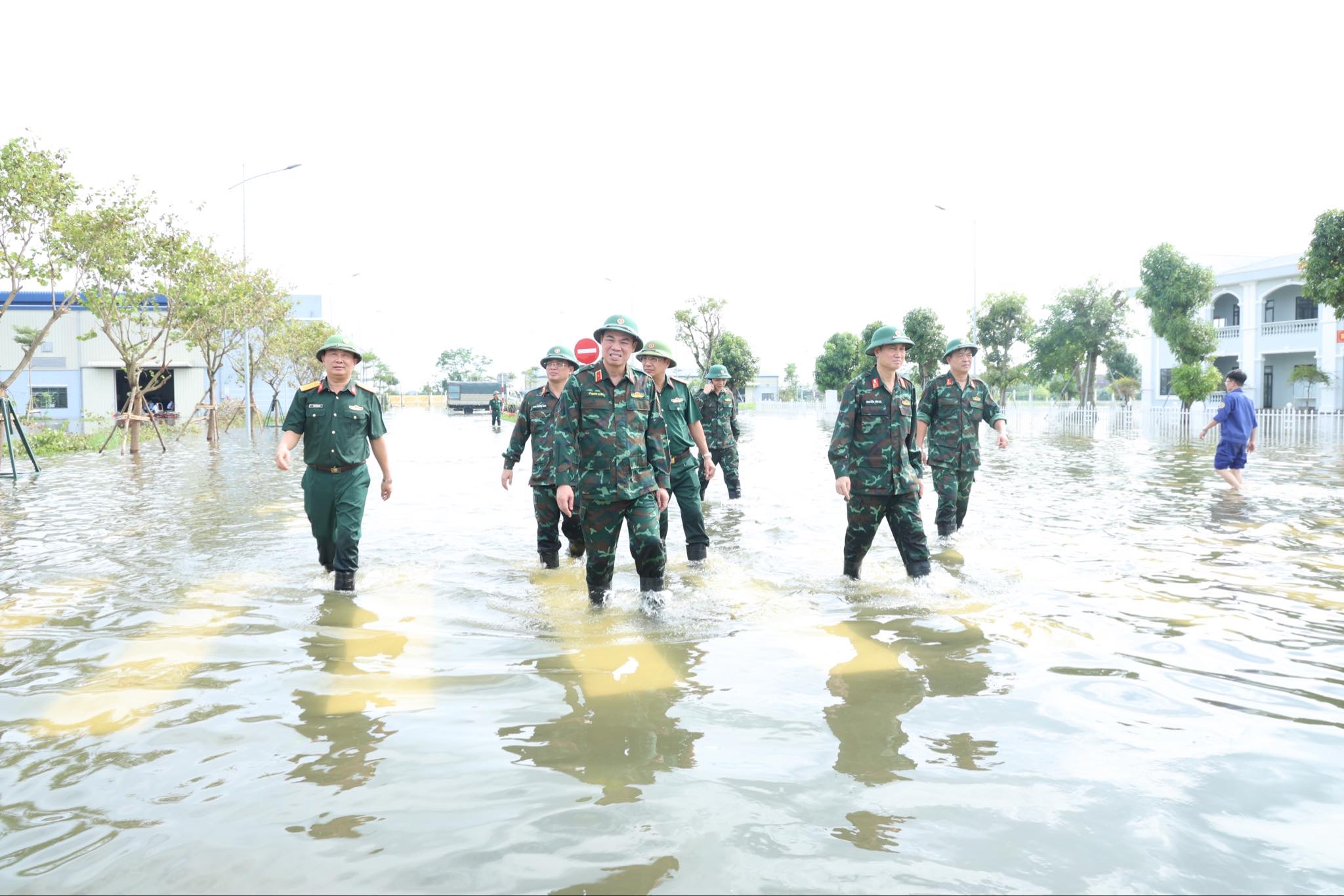 Thiếu tướng Lê Quang Tuyến kiểm tra công tác phòng, chống ngập úng tại Nhà máy Z117