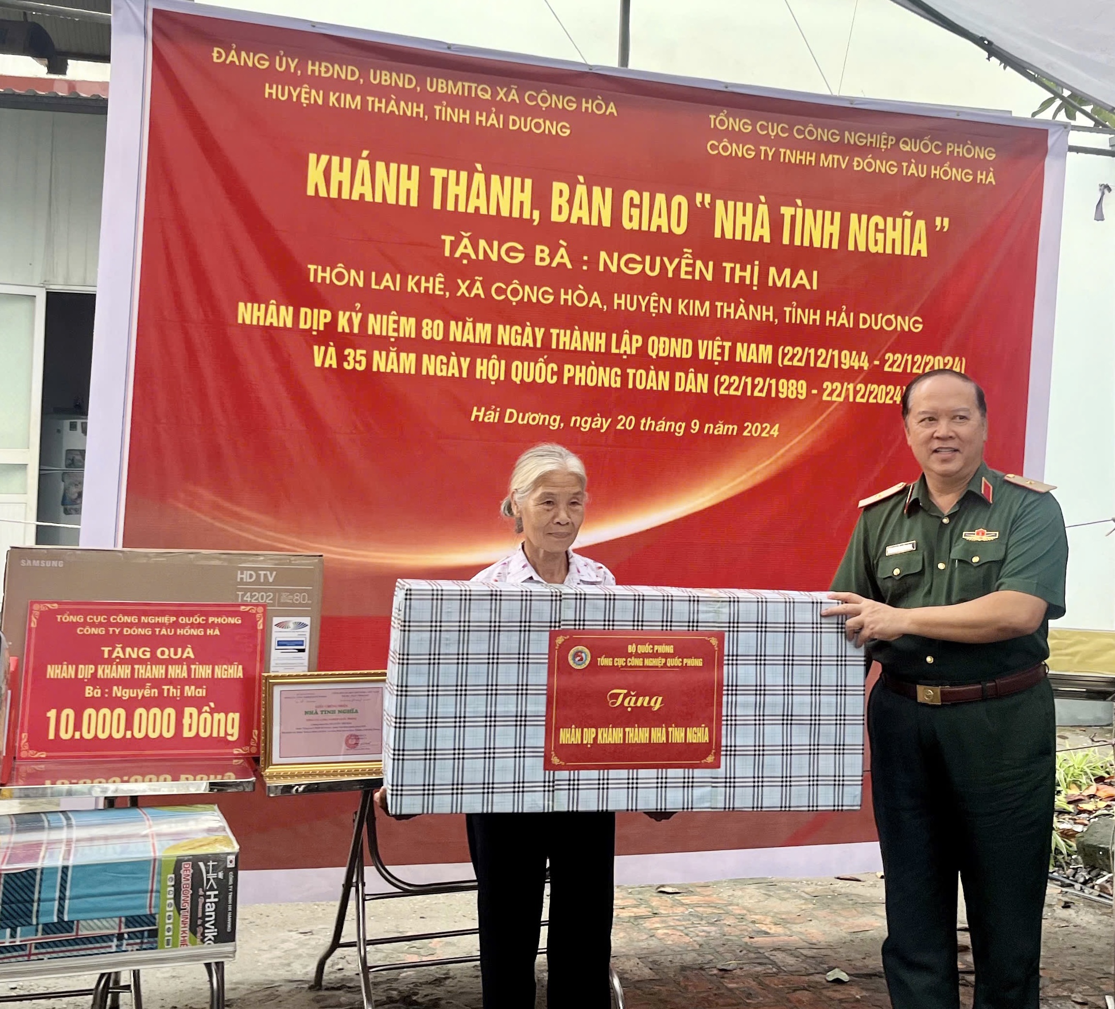 Công ty Đóng tàu Hồng Hà thực hiện công tác chính sách tại Hải Phòng và Hải Dương
