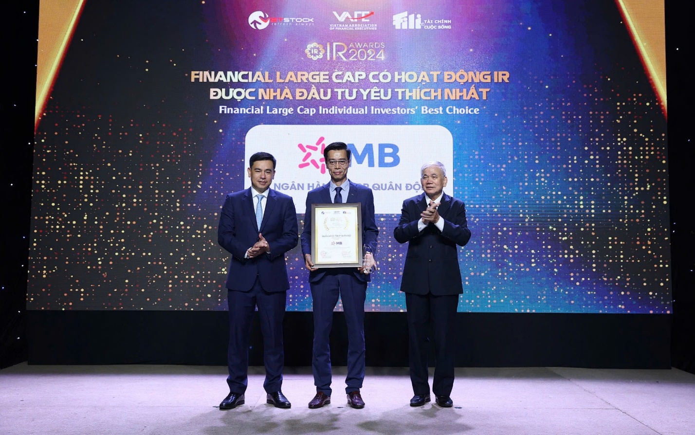 MB nhận “cú đúp” giải thưởng tại IR Awards 2024
