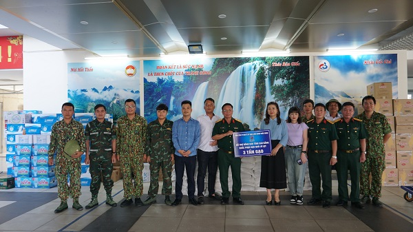 Tổng công ty GAET trao quà hỗ trợ người dân các tỉnh vùng núi phía Bắc