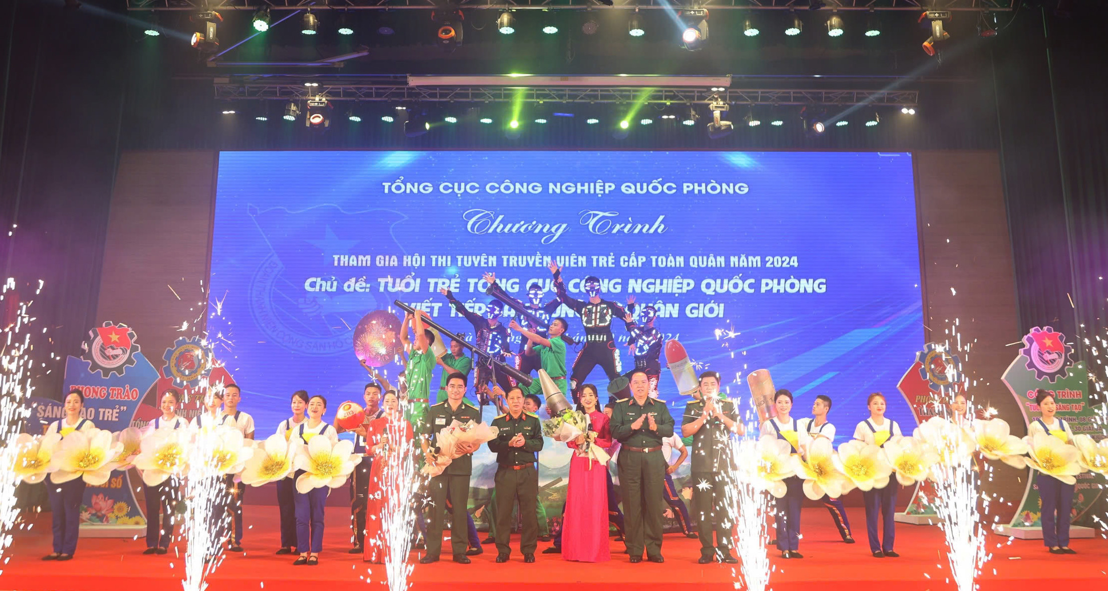 Đội Tuyên truyền viên trẻ Tổng cục Công nghiệp quốc phòng được tặng Cờ “Đơn vị xuất sắc”