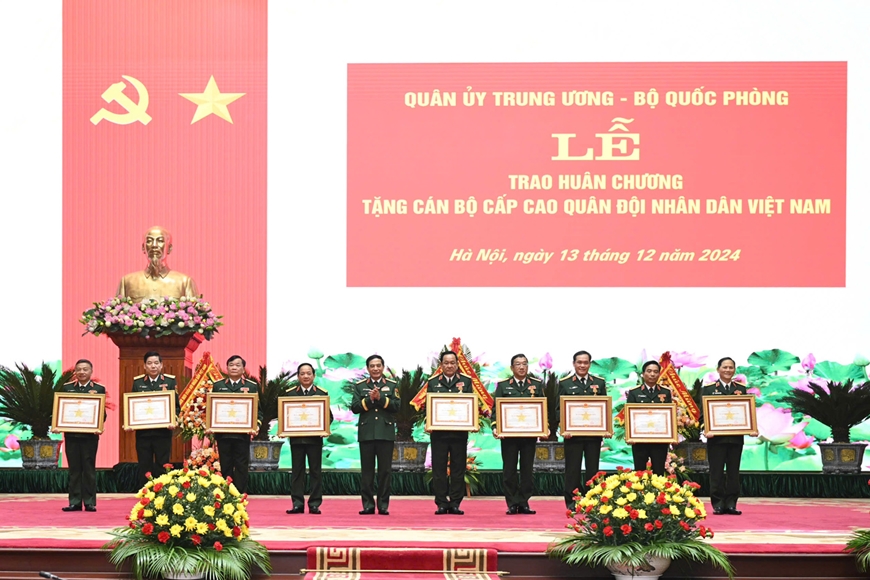 34 tướng lĩnh của Quân đội được tặng thưởng huân chương