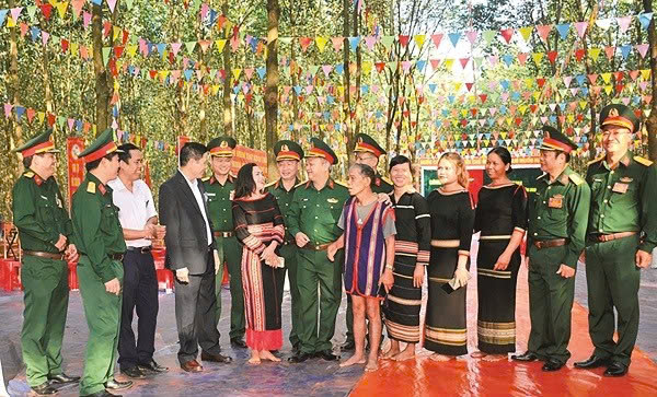 Kết hợp Kinh tế  với Quốc phòng