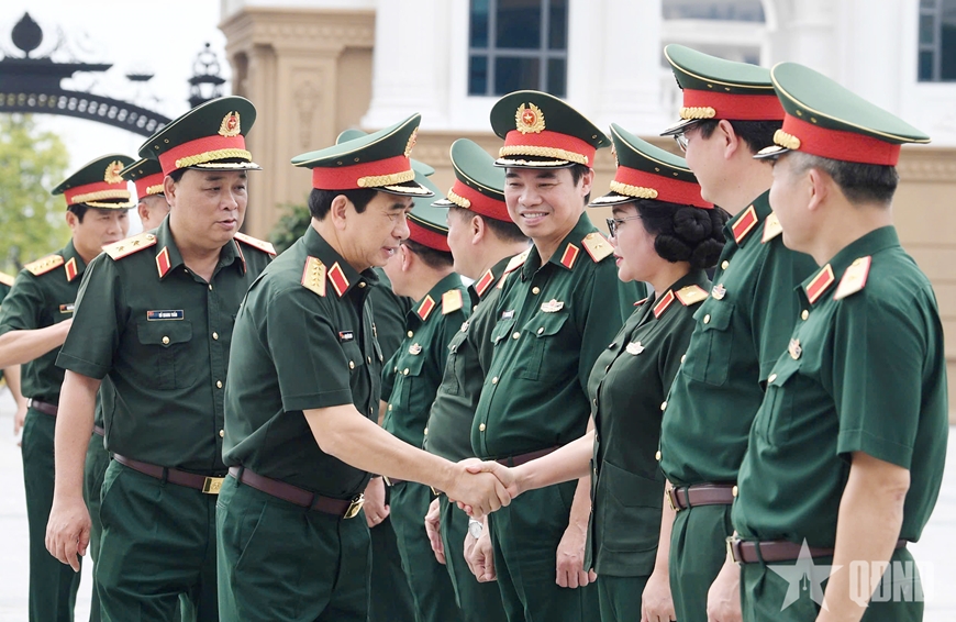 Đại tướng Phan Văn Giang làm việc với Tổng cục Công nghiệp Quốc phòng