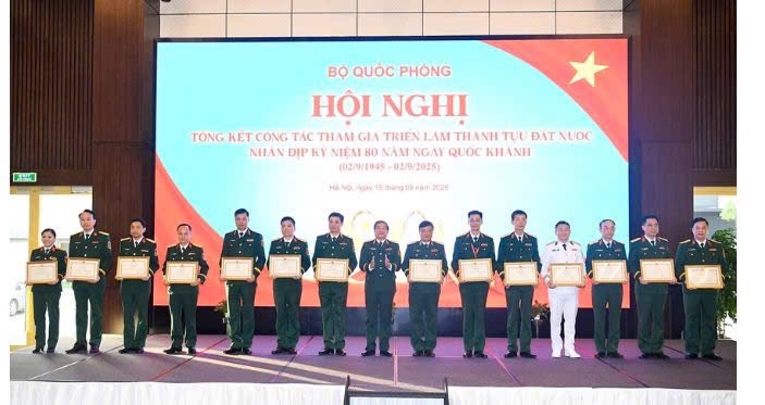 Bộ Quốc phòng tổng kết công tác tham gia Triển lãm Thành tựu đất nước