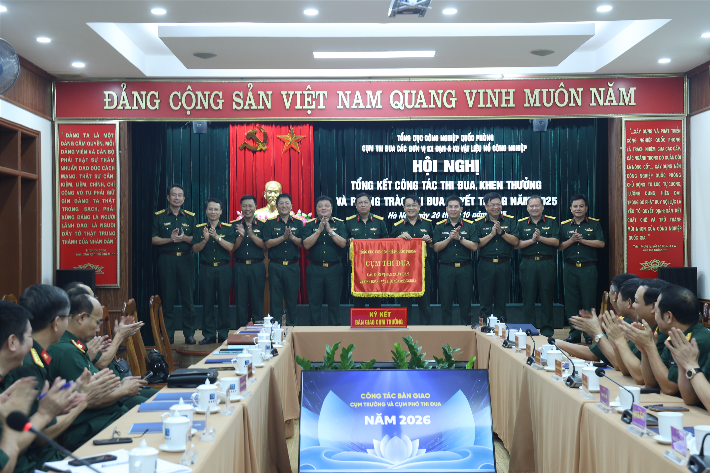 Cụm thi đua sản xuất đạn và kinh doanh
vật liệu nổ công nghiệp phấn đấu hoàn thành vượt kế hoạch sản xuất, kinh doanh